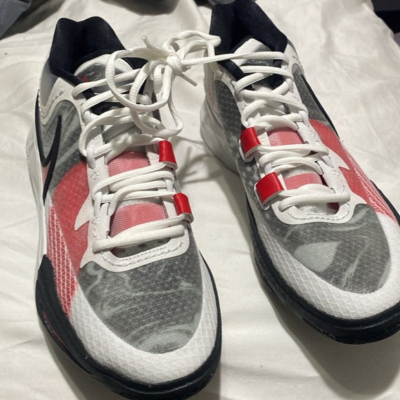 Nike Kyrie 8 ‘ WhiteUniversity Red ‘ - Picture 2 of 4